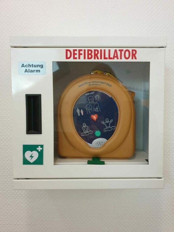 Defi Defibrillator mit Kasten und Alarm | 190025