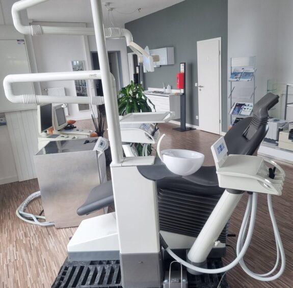 Sirona C2+ Behandlungseinheit Zahnarztstuhl | 195577