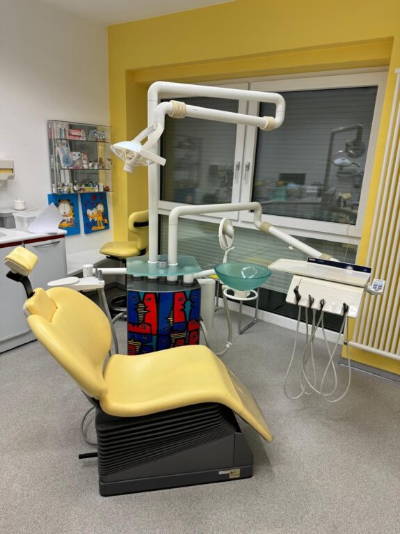 Behandlungsstuhl Sirona Profeel in gutem Zustand | 195692