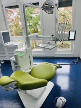 Airel-Quetin K2 Evo.2 Schwenktisch – Dental Behandlungseinheit mit elektrisch bedientem Stuhl und flexiblem Kopfstück | 197891