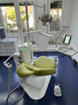 Airel-Quetin K2 Evo.2 Schwenktisch – Dental Behandlungseinheit mit elektrisch bedientem Stuhl und flexiblem Kopfstück | 198259